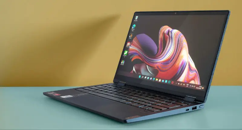Lenovo laptop screen display and features